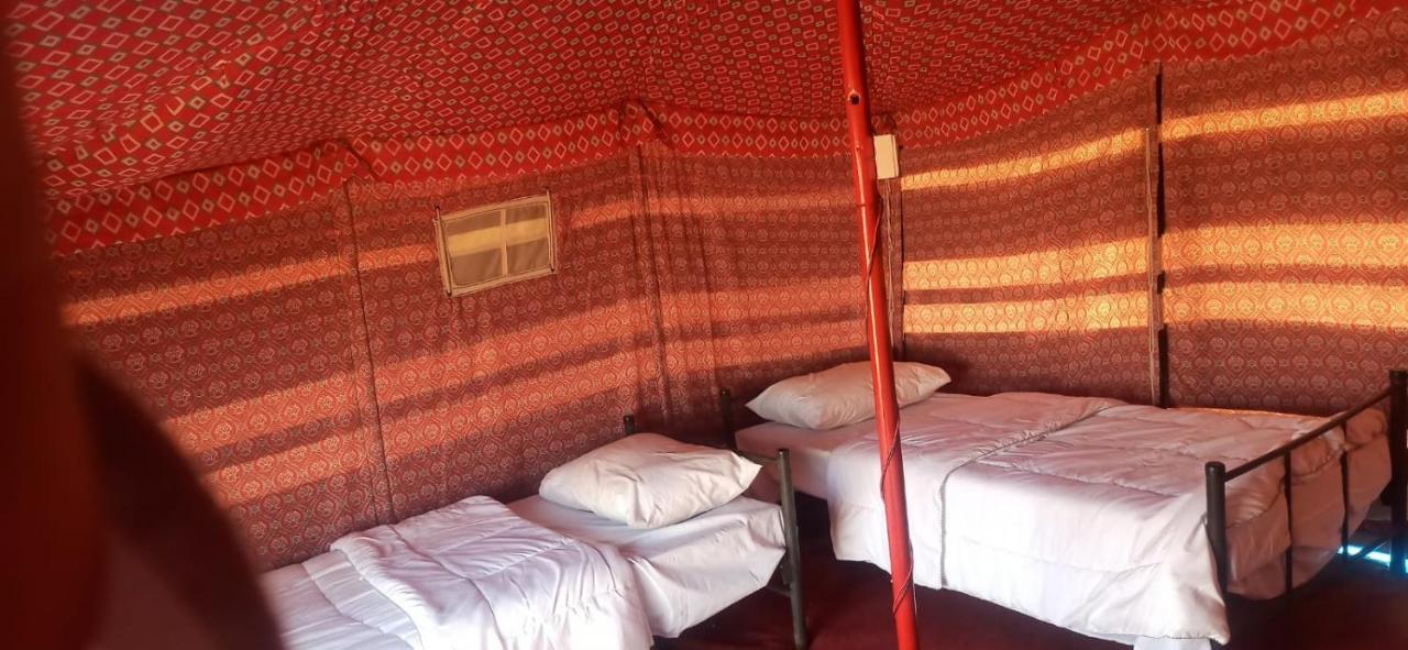 מלון Al Wāşil Bedouin Nights Camp מראה חיצוני תמונה