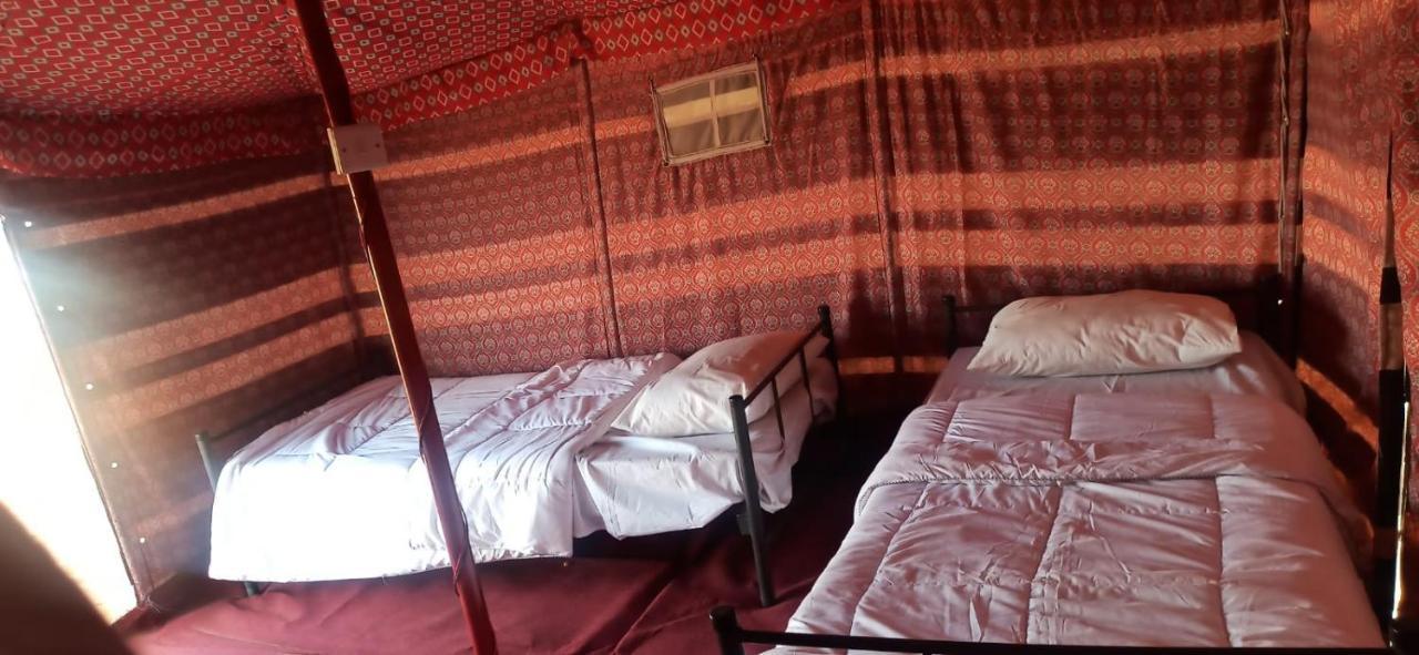 מלון Al Wāşil Bedouin Nights Camp מראה חיצוני תמונה